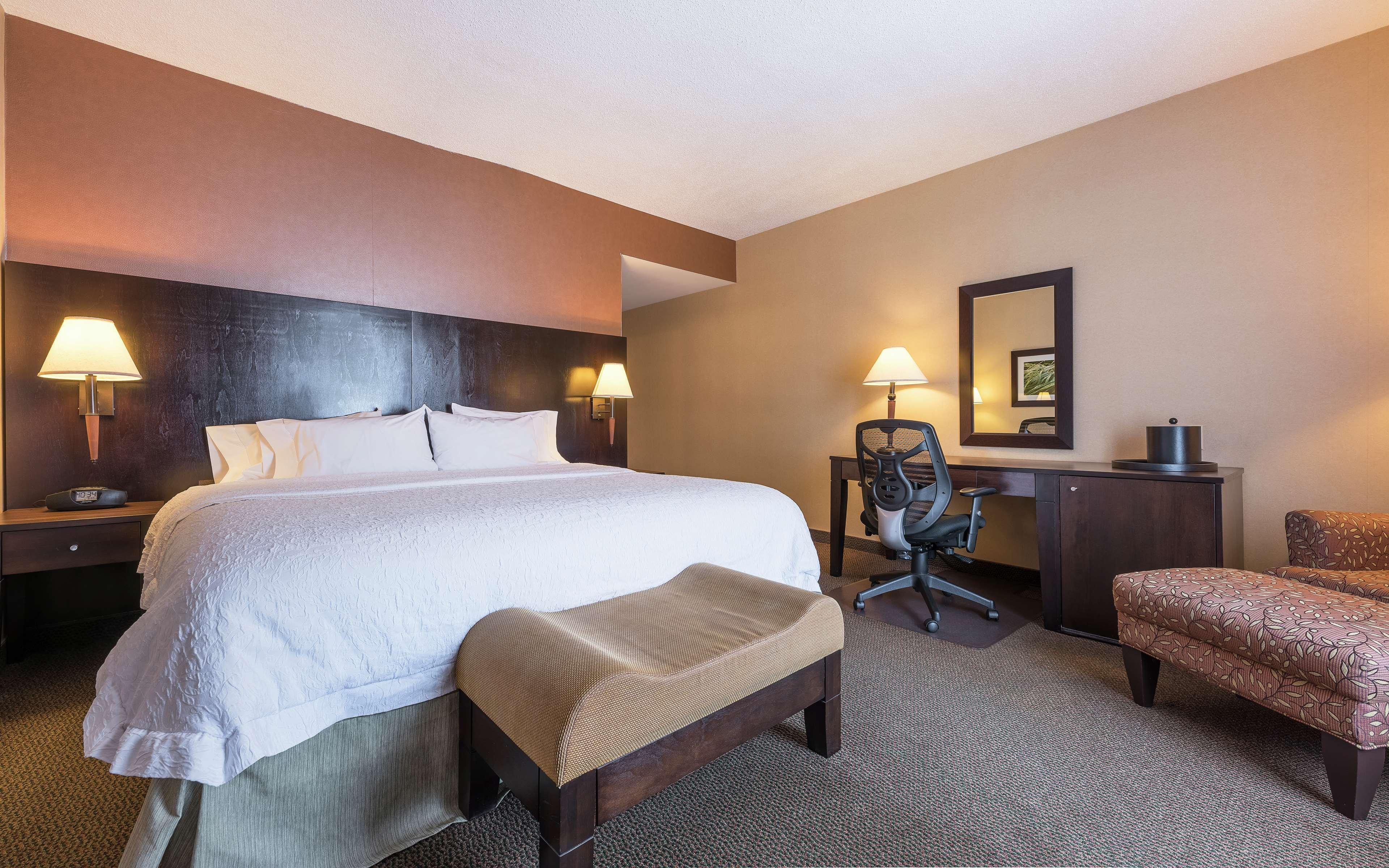 Hampton Inn & Suites By Hilton Moncton Extérieur photo