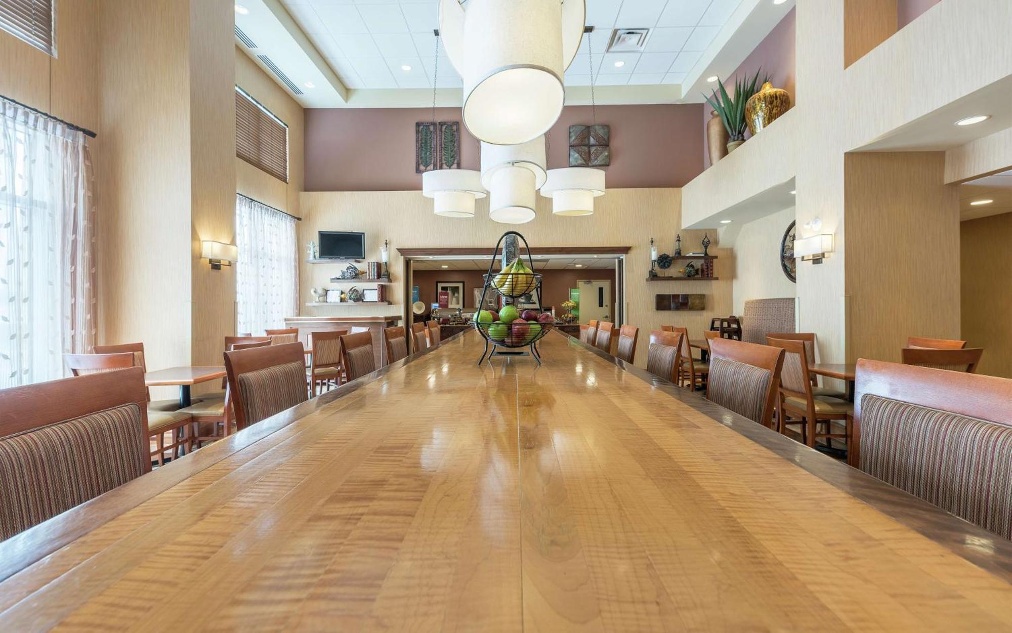 Hampton Inn & Suites By Hilton Moncton Extérieur photo