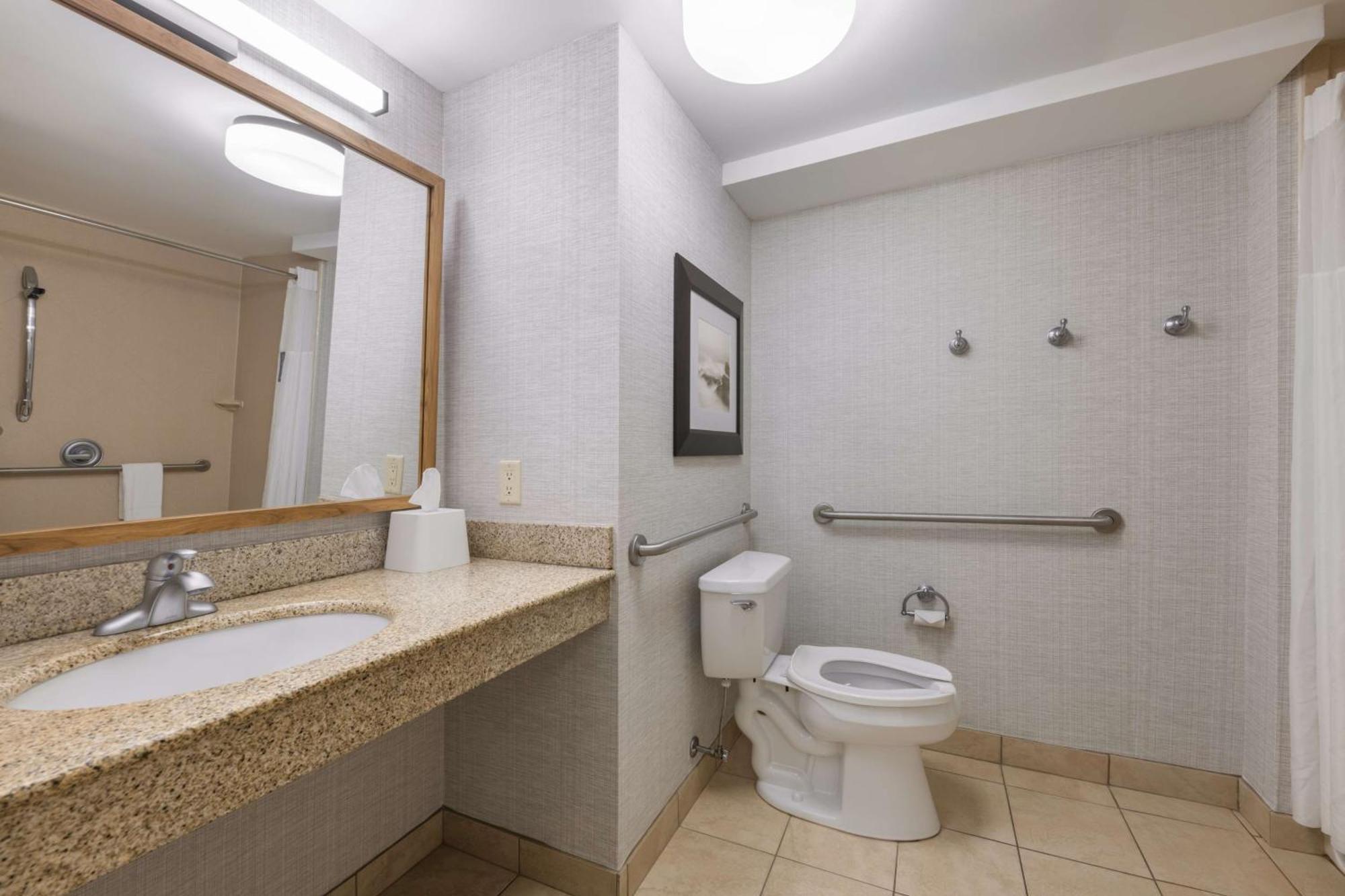 Hampton Inn & Suites By Hilton Moncton Extérieur photo