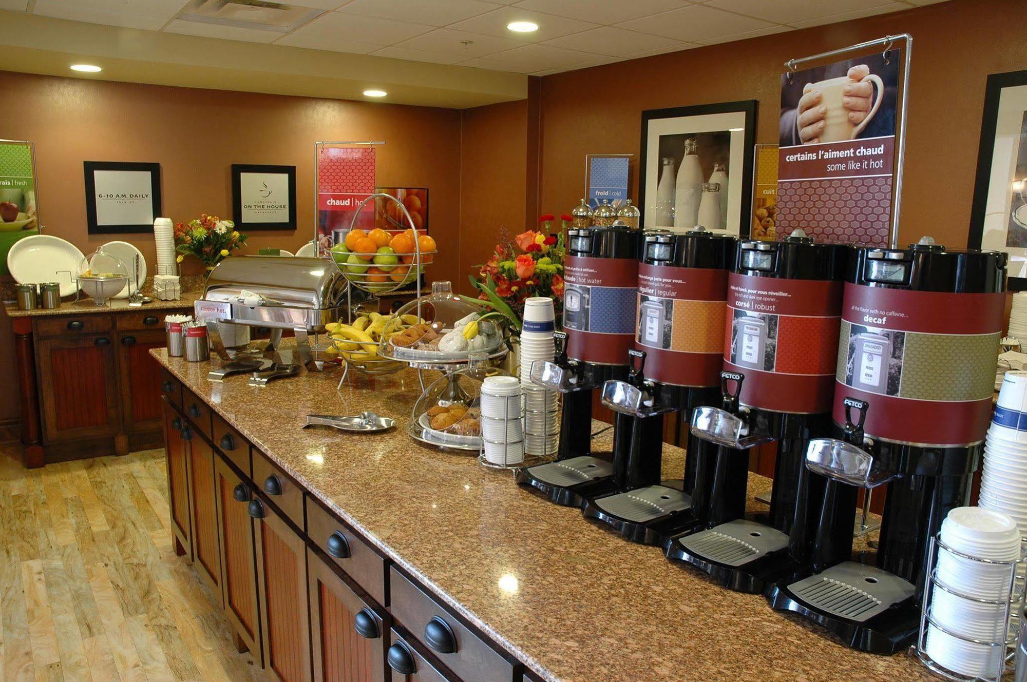 Hampton Inn & Suites By Hilton Moncton Restaurant photo