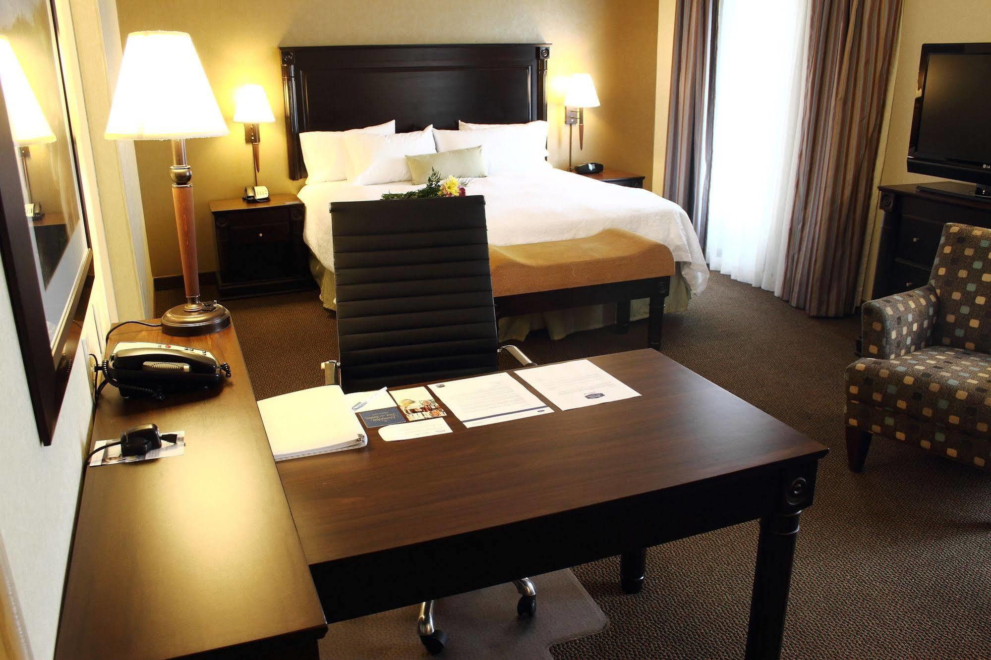 Hampton Inn & Suites By Hilton Moncton Extérieur photo