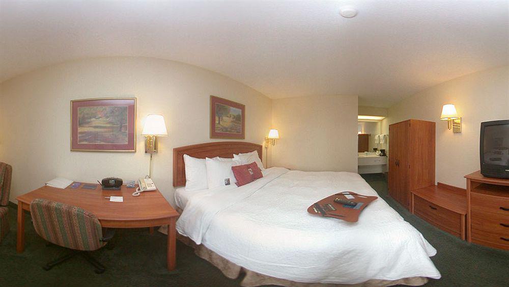 Hampton Inn & Suites By Hilton Moncton Extérieur photo